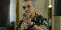 Ex-comandante do Exército reagiu negativamente a postagens de Olavo de Carvalho sobre militares