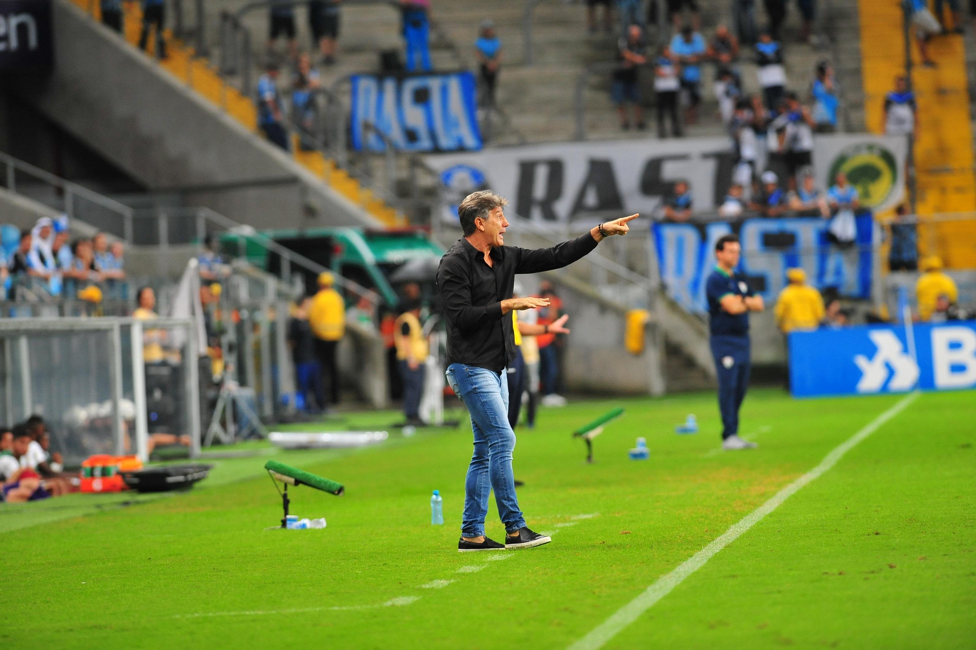 Treinador reclamou que parte do time "cochilou"