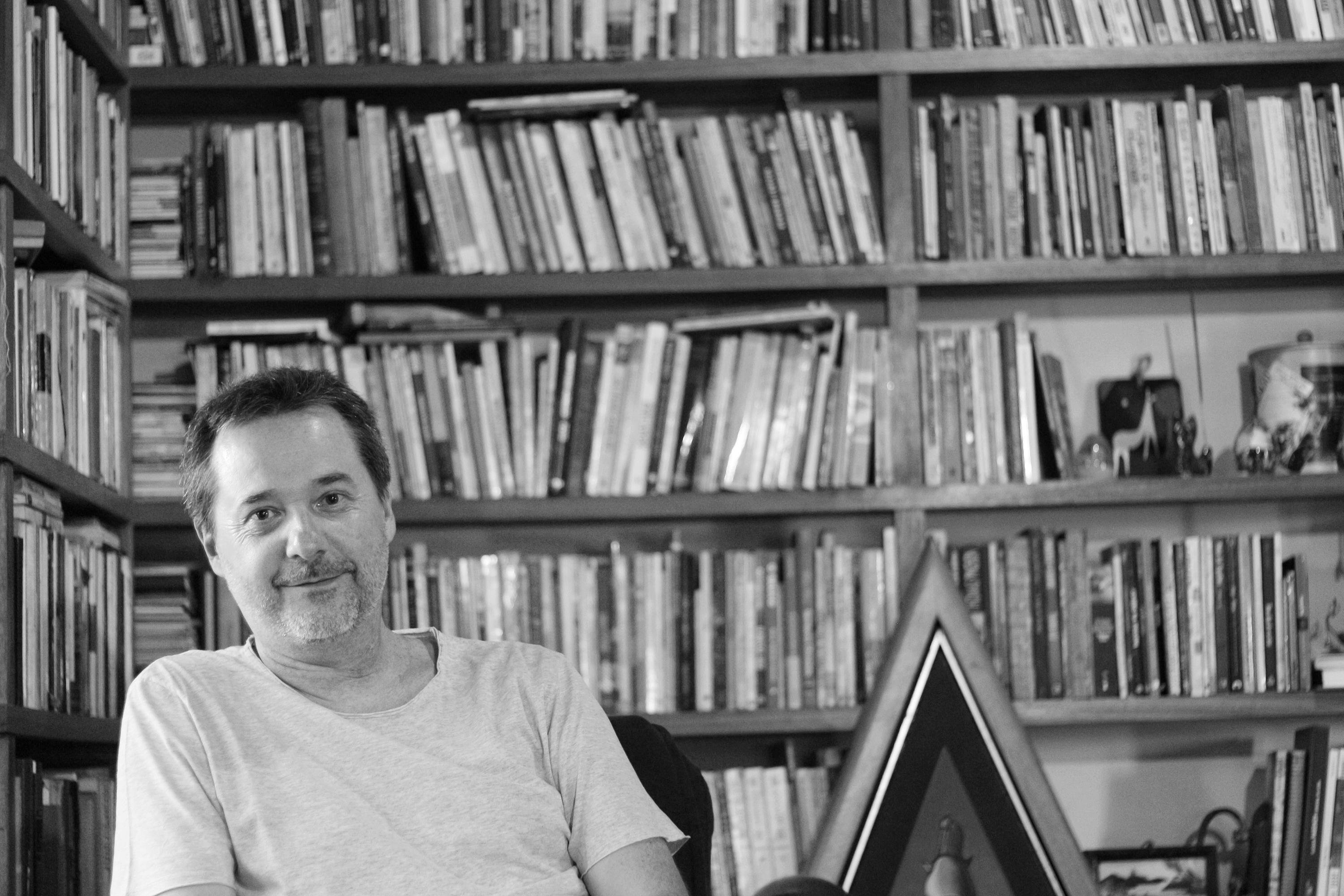 Turn&ecirc; de lan&ccedil;amento com o autor Henrique Schneider passar&aacute; por mais outras cinco cidades
