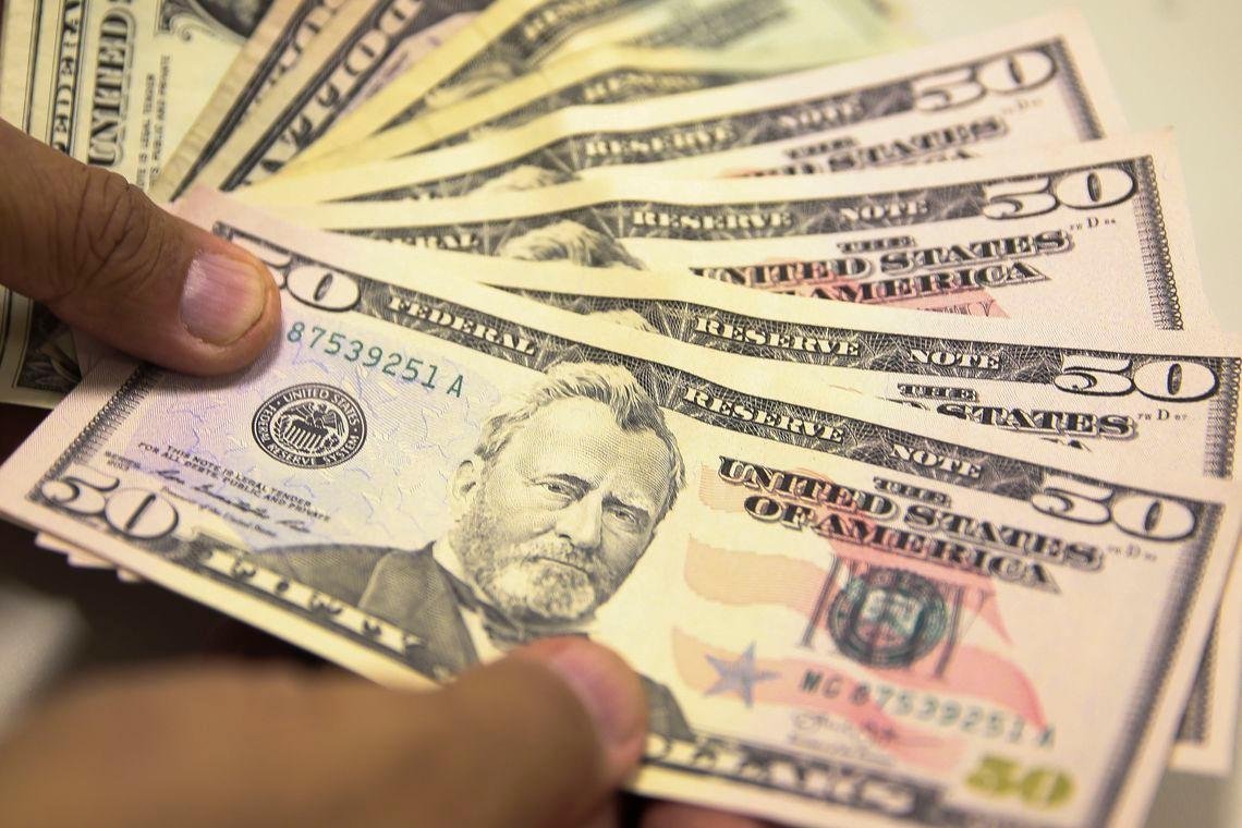 D&oacute;lar &agrave; vista fechou em alta de 0,48%, a R$ 3,9580