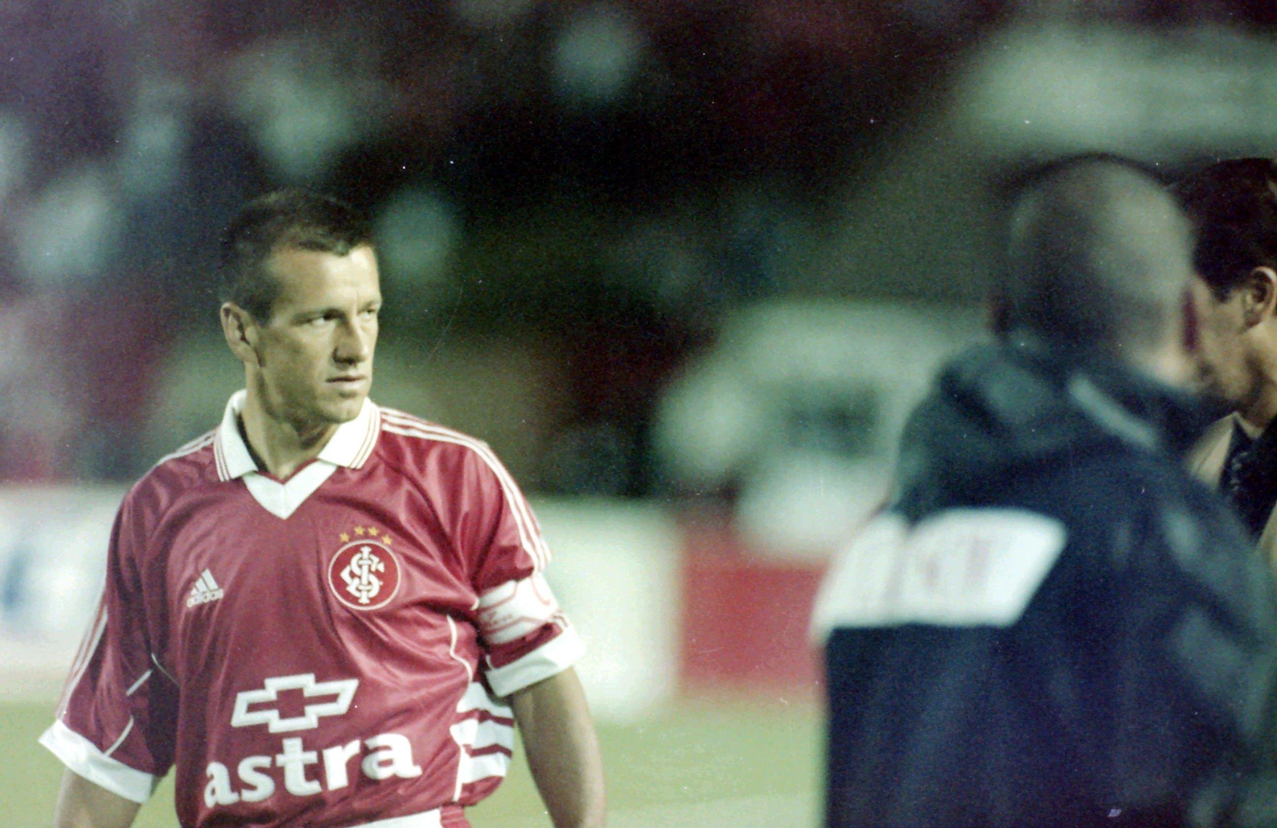 &Uacute;ltima vez que a Adidas foi a fornecedora de material esportivo do Inter foi em 1999, quando Dunga estava no clube