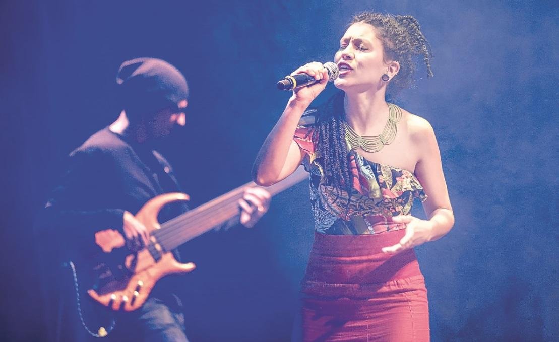 Paola Kirst & Kiai Grupo s&atilde;o uma das atra&ccedil;&otilde;es do festival que ocorre nesta ter&ccedil;a e na quarta