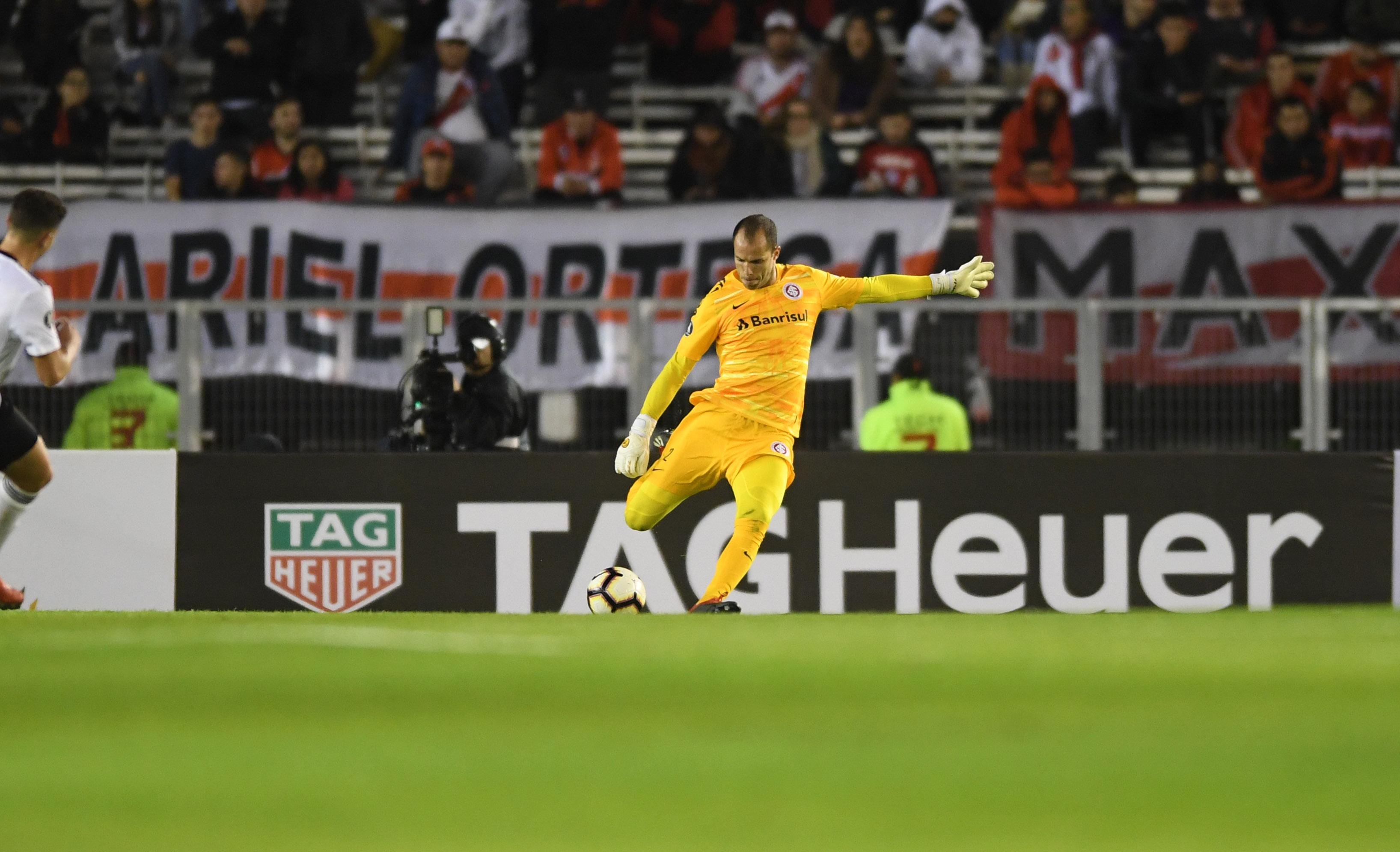 Goleiro colorado falhou no gol que deu o empate ao River