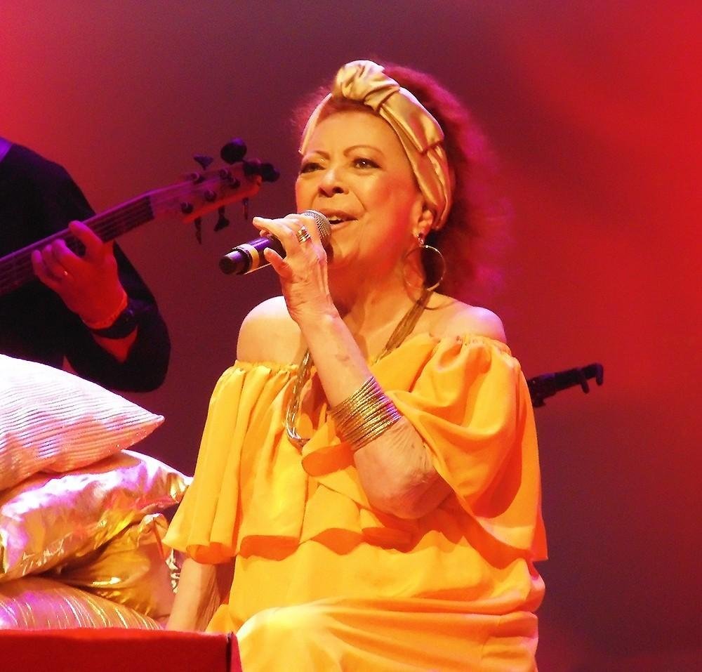 Beth carvalho &eacute; conhecida como a "madrinha do samba"
