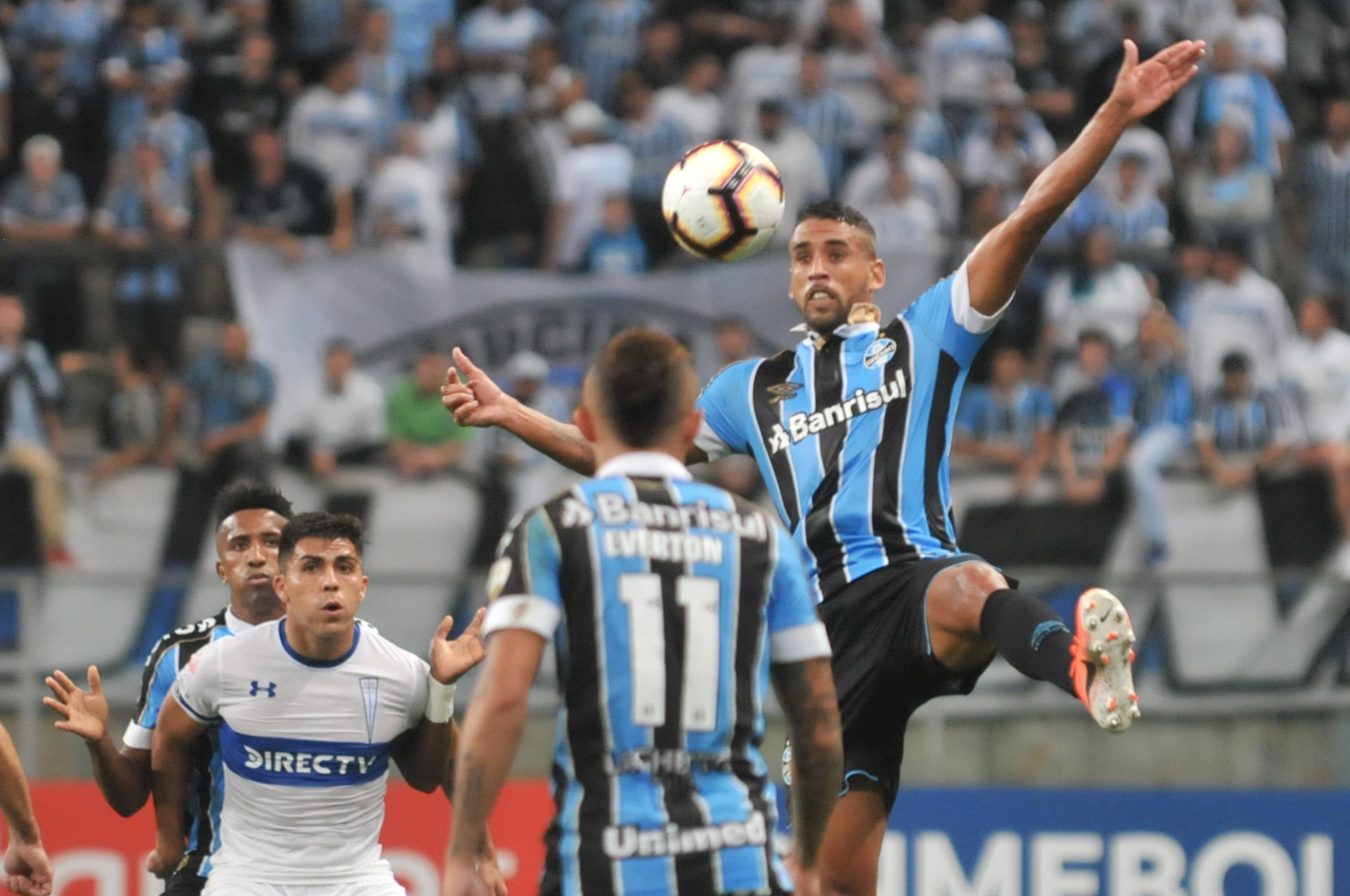Michel disse que conversa com Renato o ajudou antes da partida contra a Universidad Cat&oacute;lica