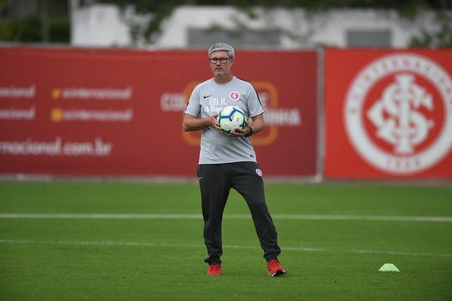 Time de Odair Hellmann quer encostar nos l&iacute;deres at&eacute; a parada para a Copa Am&eacute;rica