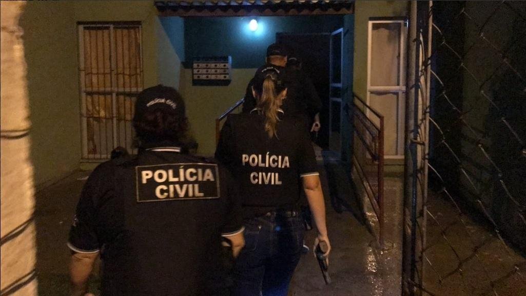 Est&atilde;o sendo cumpridos oito mandados de busca e apreens&atilde;o