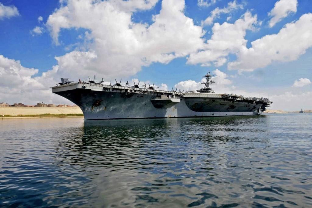 Porta-avi&otilde;es USS Abraham Lincoln e uma for&ccedil;a de bombardeiros foram enviadas para a regi&atilde;o do Oriente M&eacute;dio