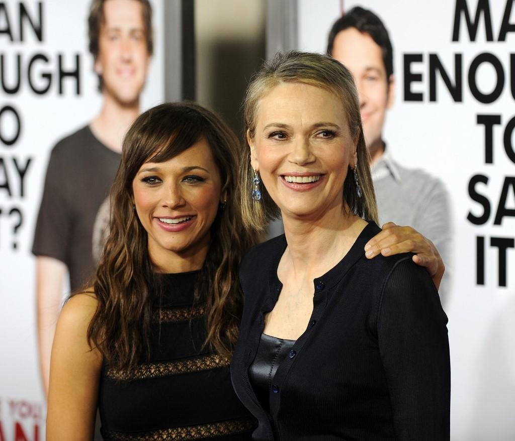 Peggy Lipton ao lado da filha Rashida Jones em evento