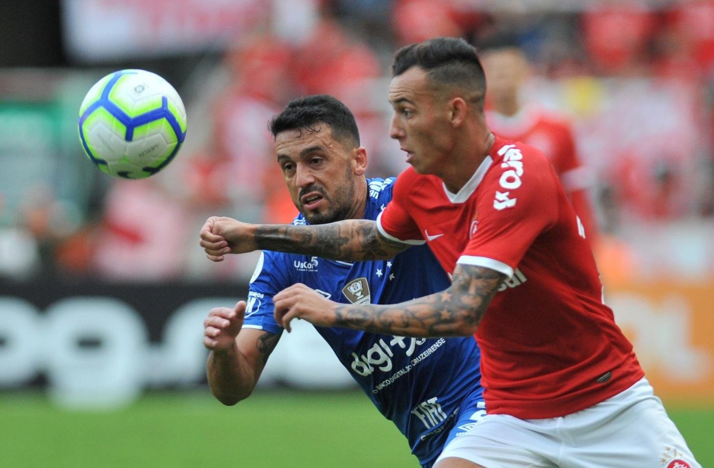 Ed&iacute;lson acabou expulso no final do jogo ap&oacute;s agress&atilde;o em Nico L&oacute;pez