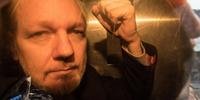 Procuradora sueca pede que Assange seja entregue ao país mediante ordem de detenção