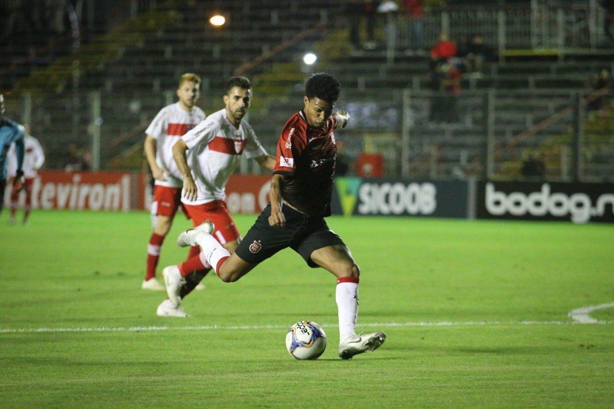 Xavante soma tr&ecirc;s derrotas em tr&ecirc;s jogos na competi&ccedil;&atilde;o