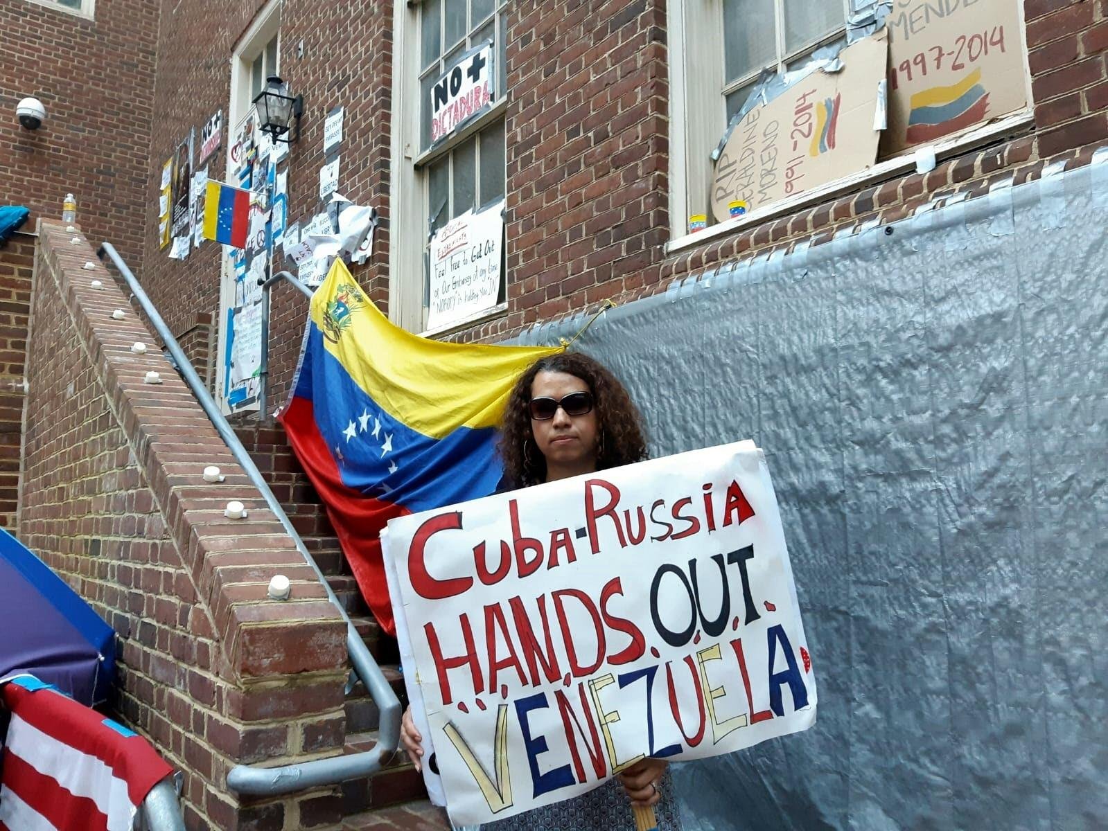 Manifestantes denunciam inten&ccedil;&atilde;o de golpe de Estado protagonizado por Guaid&oacute;