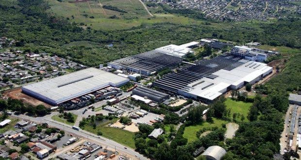 Segundo informou o Sindicato dos Trabalhadores na Ind&uacute;stria de Artefatos de Borracha de Gravata&iacute;, f&aacute;brica conta com 1,2 mil funcion&aacute;rios diretos e indiretos