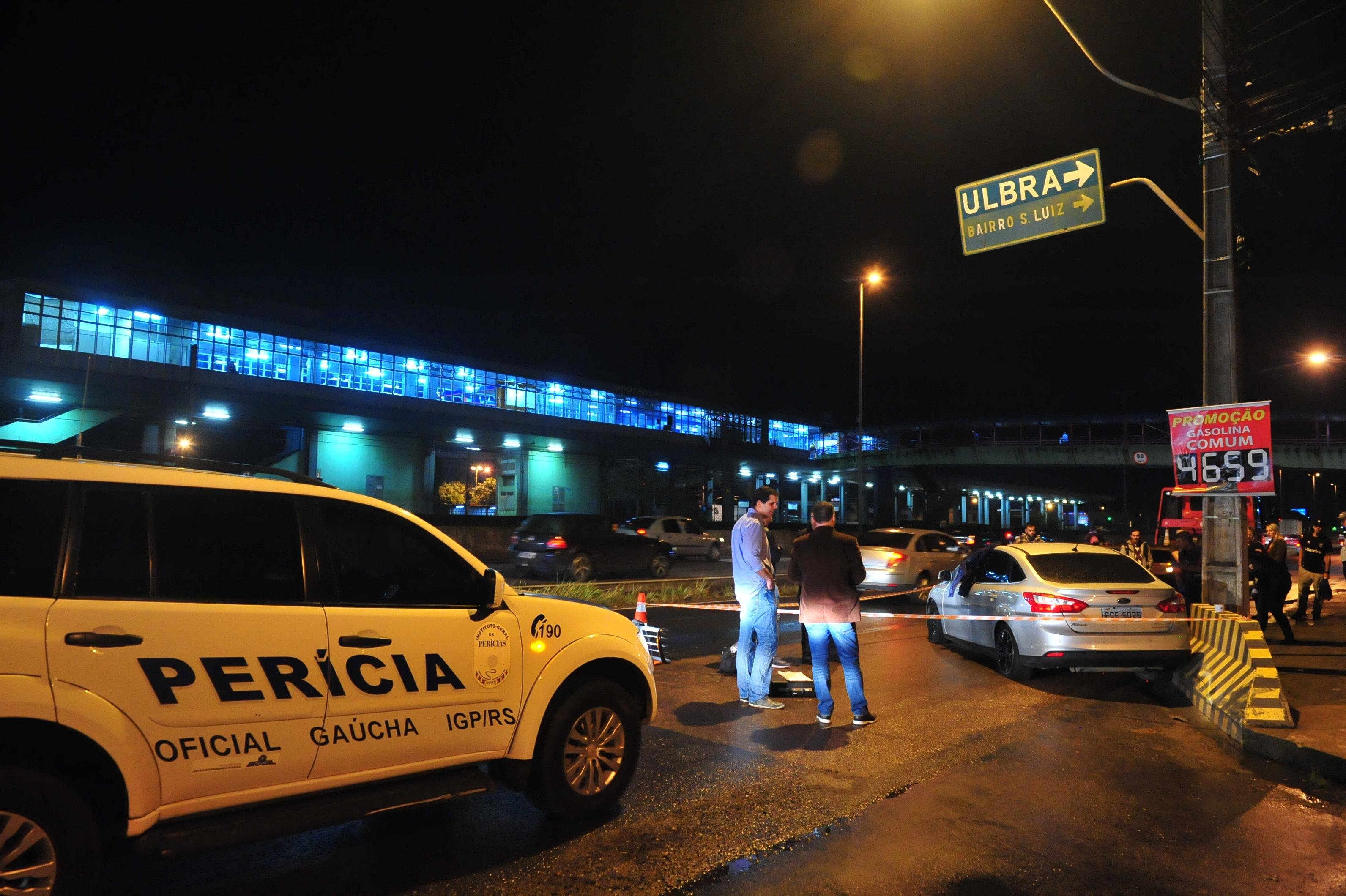 Criminosos realizavam entrega de drogas no local quando foram abordados por agentes do Denarc