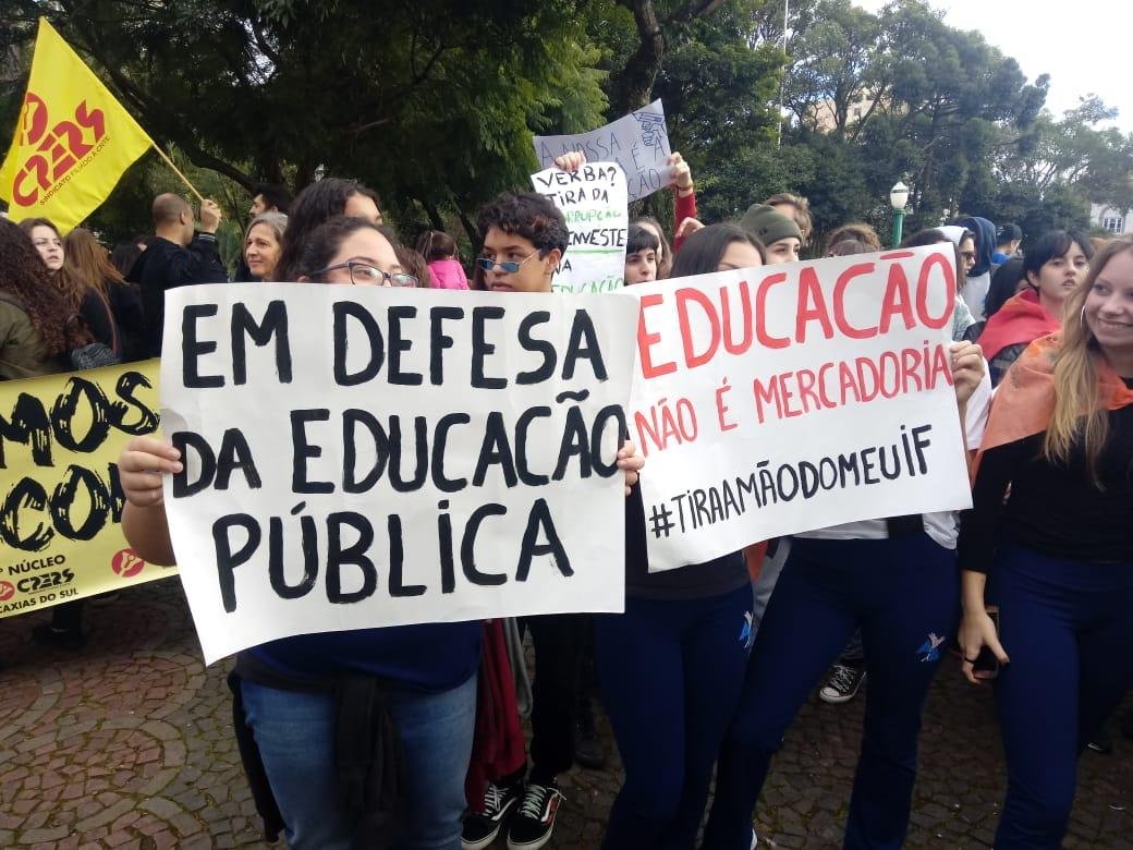 A concentra&ccedil;&atilde;o come&ccedil;ou &agrave;s 9h na pra&ccedil;a Dante Alighieri