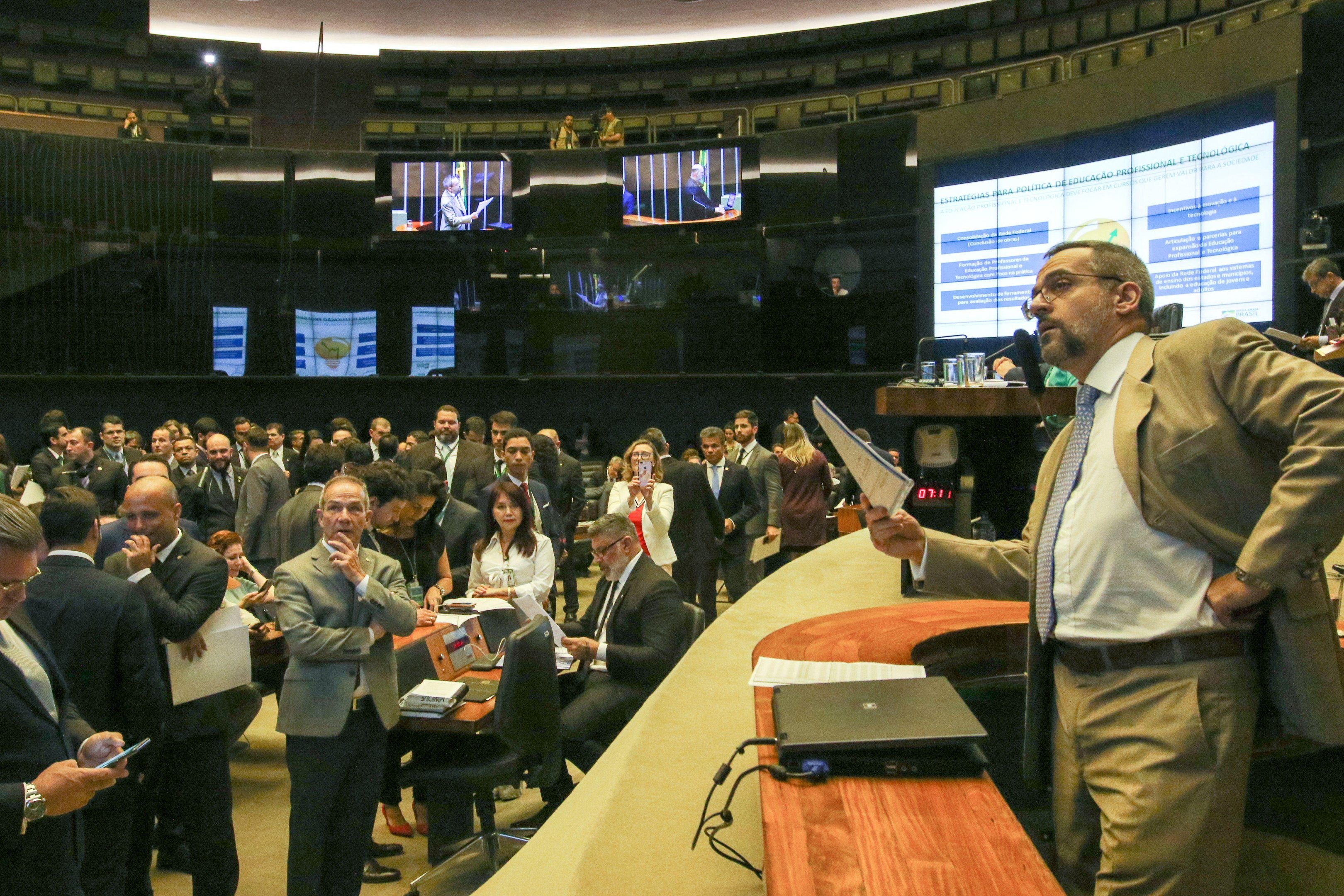 Ministro falou no plen&aacute;rio da C&acirc;mara dos Deputados na tarde de hoje