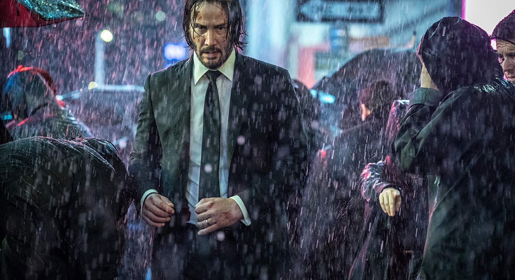 Keanu Reeves vive o assassino perseguido John Wick, no terceiro filme da franquia de a&ccedil;&atilde;o, viol&ecirc;ncia e muitos tiros