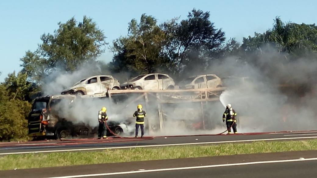 PRF orienta os motoristas no local