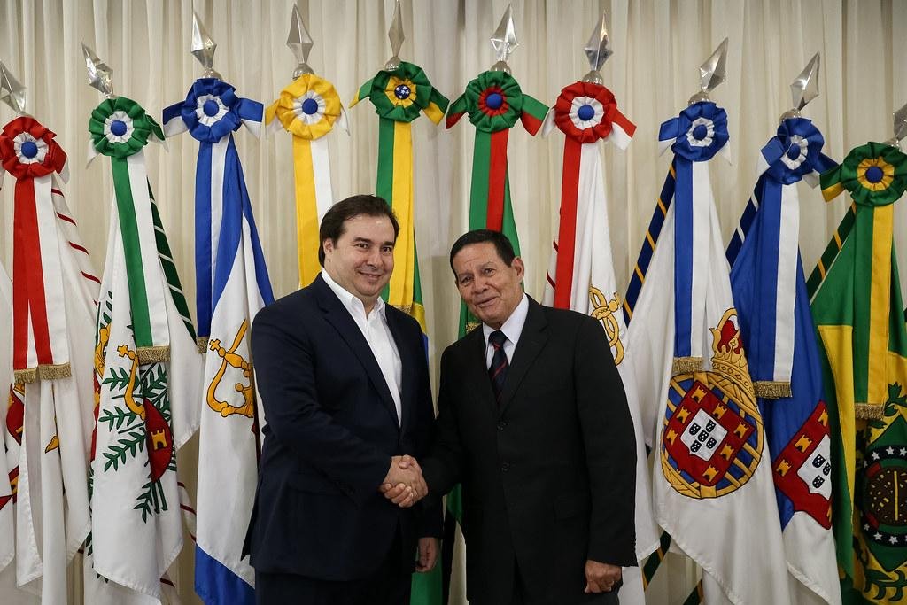 Vice-Presidente da Rep&uacute;blica, Hamilton Mour&atilde;o, passou o cargo de Presidente da Rep&uacute;blica em Exerc&iacute;cio para o Presidente da C&acirc;mara dos Deputados, Rodrigo Maia