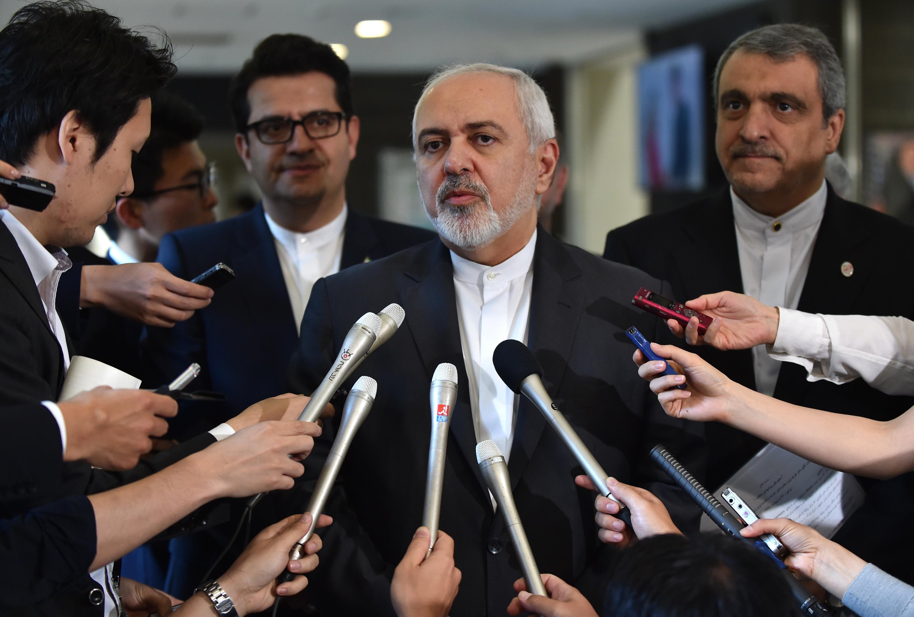 Mohammad Javad Zarif viajou para China nesta sexta onde discutir&aacute; com seu colega Wang Yi o futuro do acordo nuclear