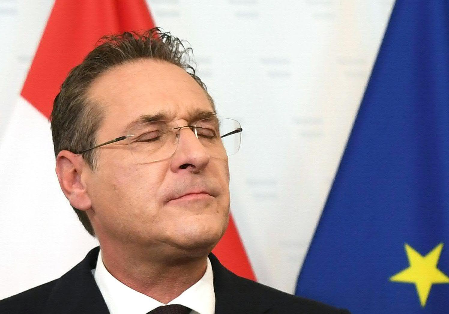 Heinz-Christian Strache prometeu &agrave; suposta sobrinha de um oligarca russo contratos p&uacute;blicos em troca de verbas para a campanha eleitoral