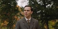 Nicholas Hoult interpreta J. R. R. Tolkien em filme que estreia nesta semana