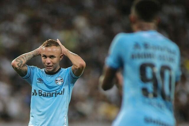 Everton &eacute; um dos poucos que t&ecirc;m atuado bem no Gr&ecirc;mio