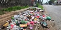 São aplicadas multas de no mínimo R$ 5 mil para quem colocar lixo em vias públicas