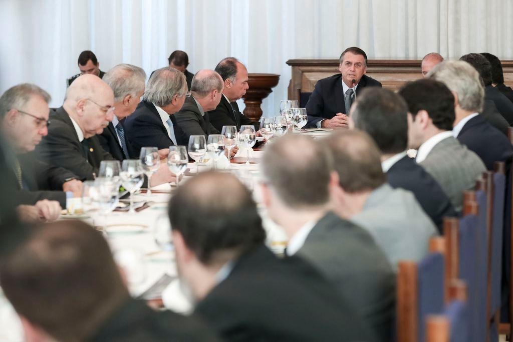 Bolsonaro falou sobre o assunto com ministros durante a reuni&atilde;o do Conselho de Governo, no Pal&aacute;cio da Alvorada, pela manh&atilde;