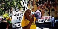 Indianara Siqueira é facilmente reconhecida nos protestos pelas ruas do Rio