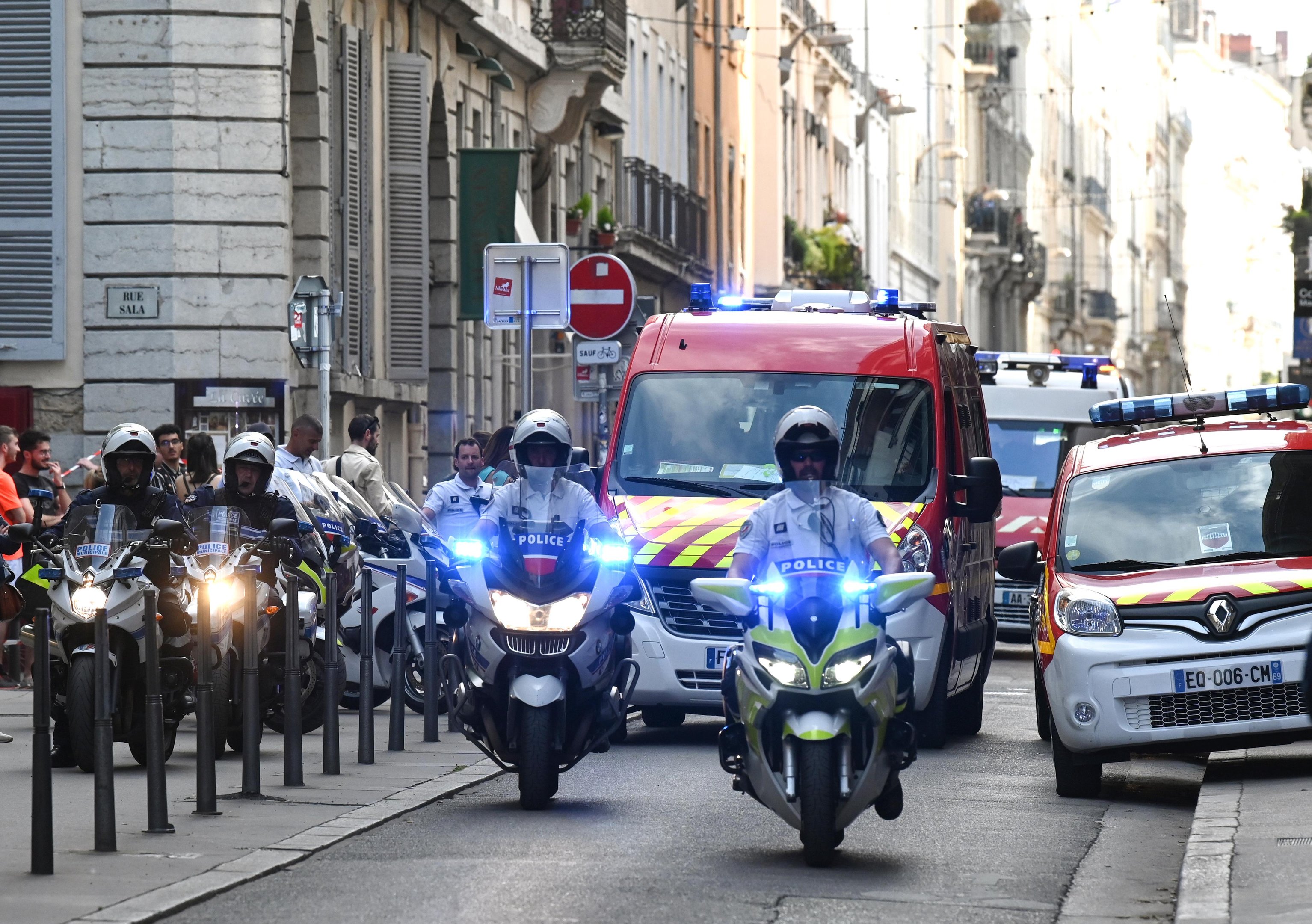 Presidente franc&ecirc;s, Emmanuel Macron, chamou essa explos&atilde;o de "ataque"