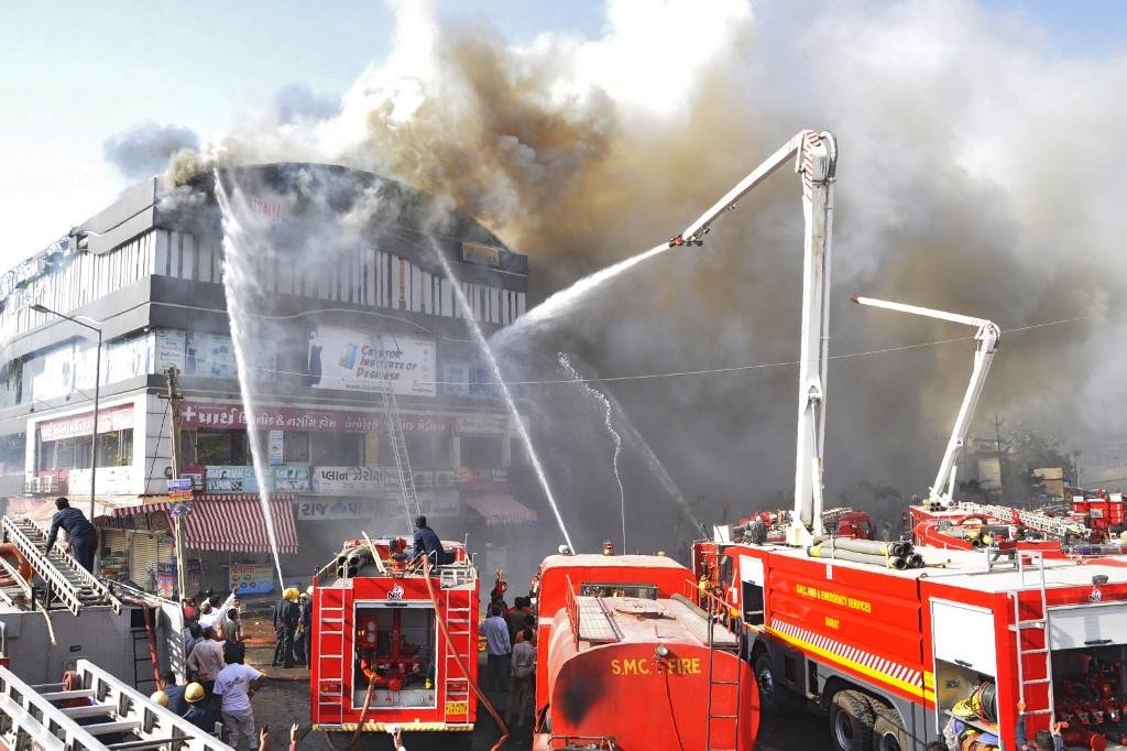 Entre 50 e 60 estudantes estavam no pr&eacute;dio na hora do inc&ecirc;ndio, em Surate