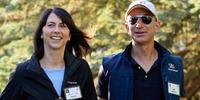MacKenzie Bezos vai doar metade da sua fortuna à organização de caridade Giving Pledge, cerca de seis meses após o anúncio de seu divórcio do milionário americano Jeff Bezos