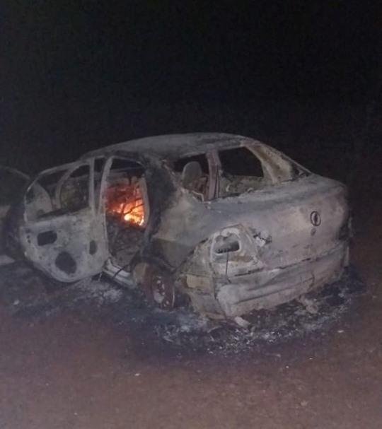 O ve&iacute;culo incendiado pode ter sido usado no crime