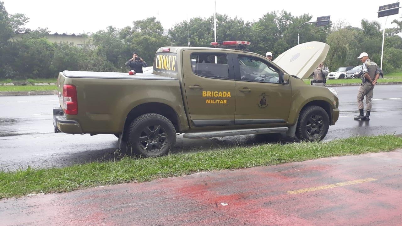 Caminhonete da Brigada Militar pegou fogo na manh&atilde; desta quinta-feira