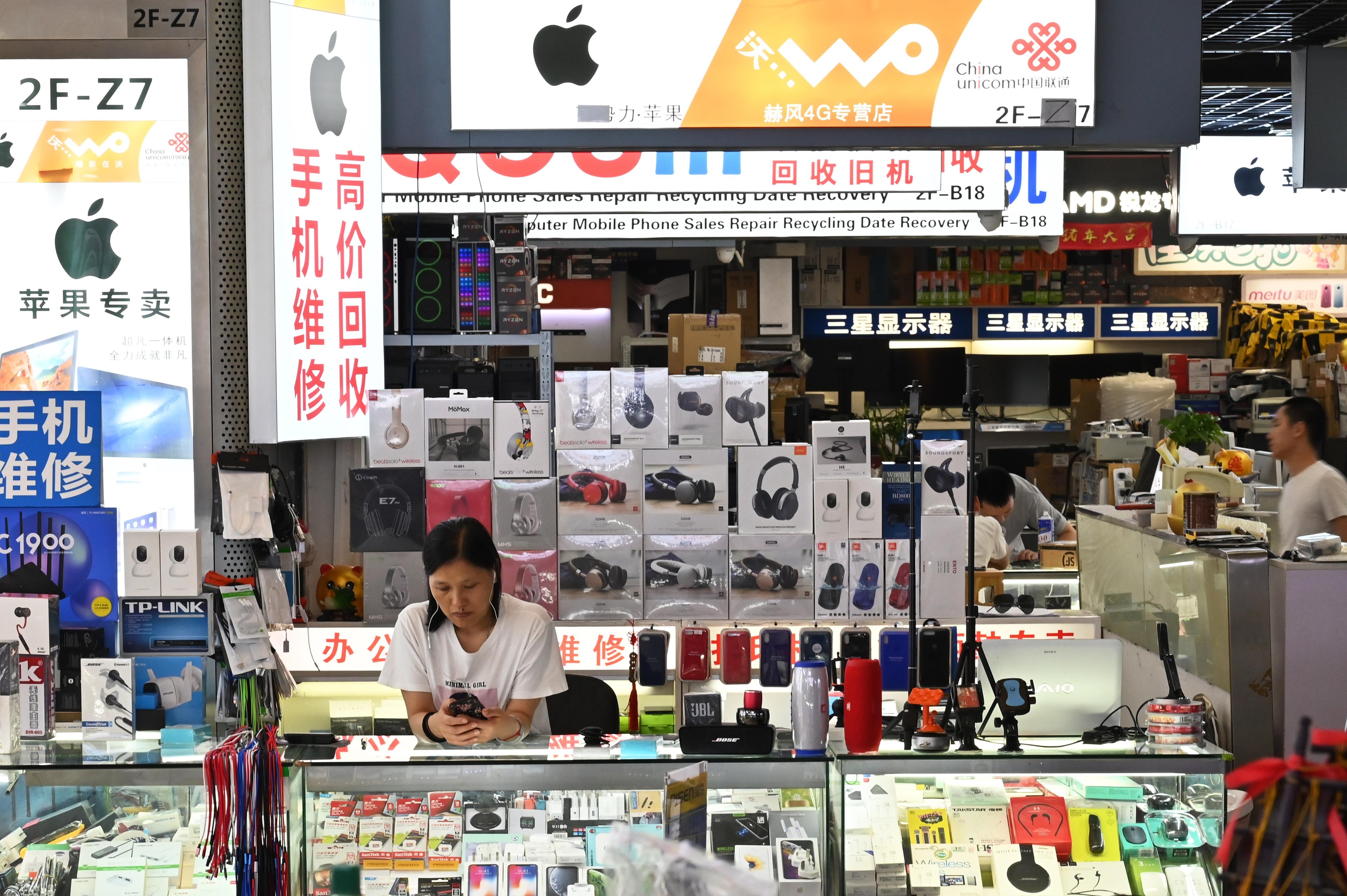 Aumentar os custos ou reduzir a produ&ccedil;&atilde;o da Apple diretamente na China pode ser uma ferida autoinfligida ao pa&iacute;s, j&aacute; que grande parte da fabrica&ccedil;&atilde;o da empresa &eacute; feita ali