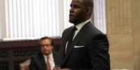 R. Kelly já estava enfrentando dez outras acusações de abuso sexual agravado envolvendo quatro mulheres
