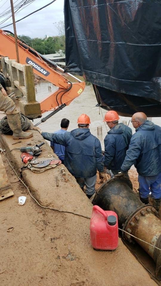 Anel de borracha se deslocou e provocou um segundo vazamento em adutora de Gravata&iacute;