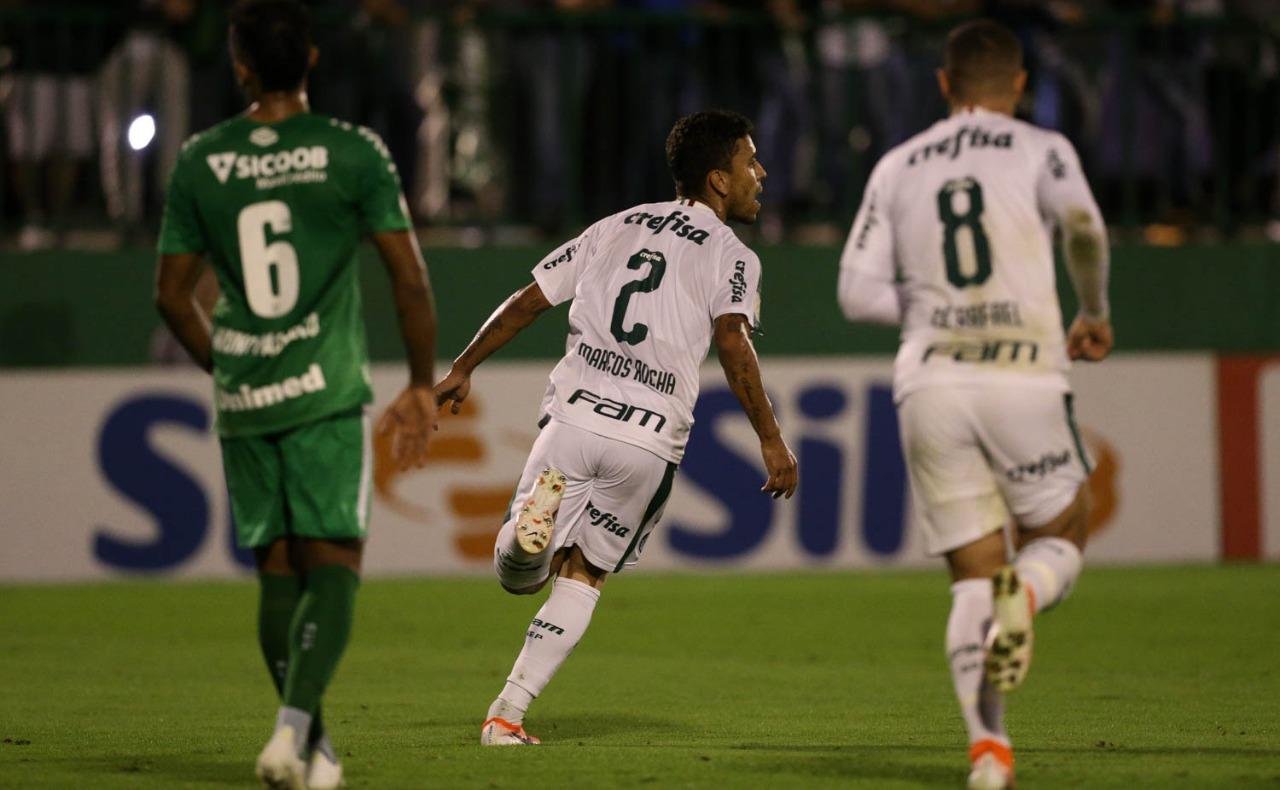 Verd&atilde;o segurou press&atilde;o final da Chape e levou tr&ecirc;s pontos