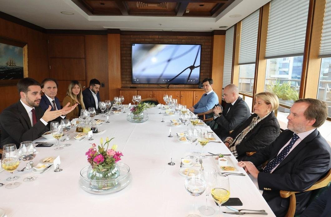 Leite discutiu possibilidades em reuni&atilde;o com dirigentes da Ultramar