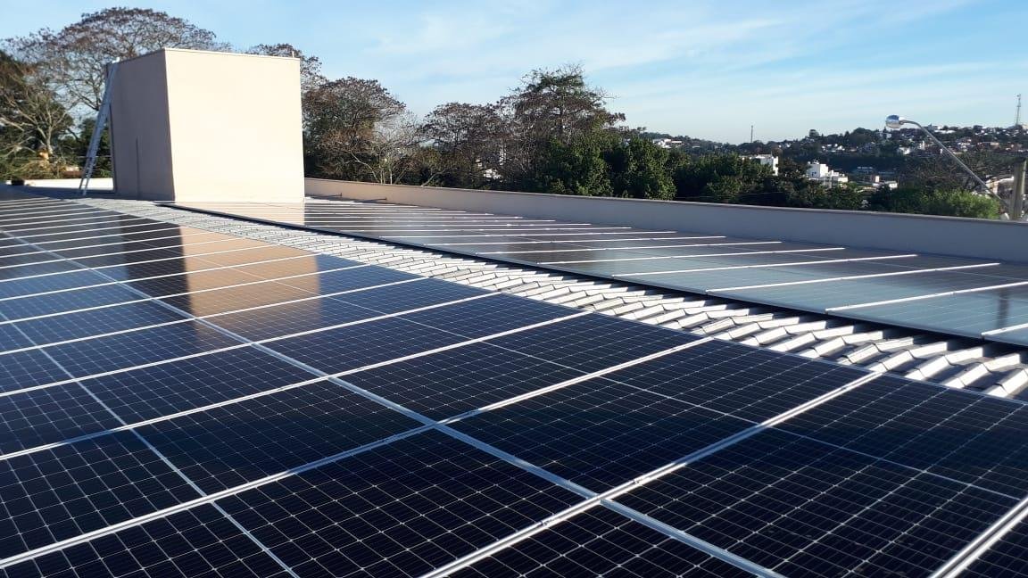 Estrutura &eacute; composta por 189 placas e tem capacidade instalada de 70 kWp