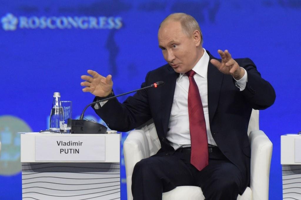 Putin acredita que o d&oacute;lar est&aacute; sendo usado como instrumento de press&atilde;o pelos Estados Unidos
