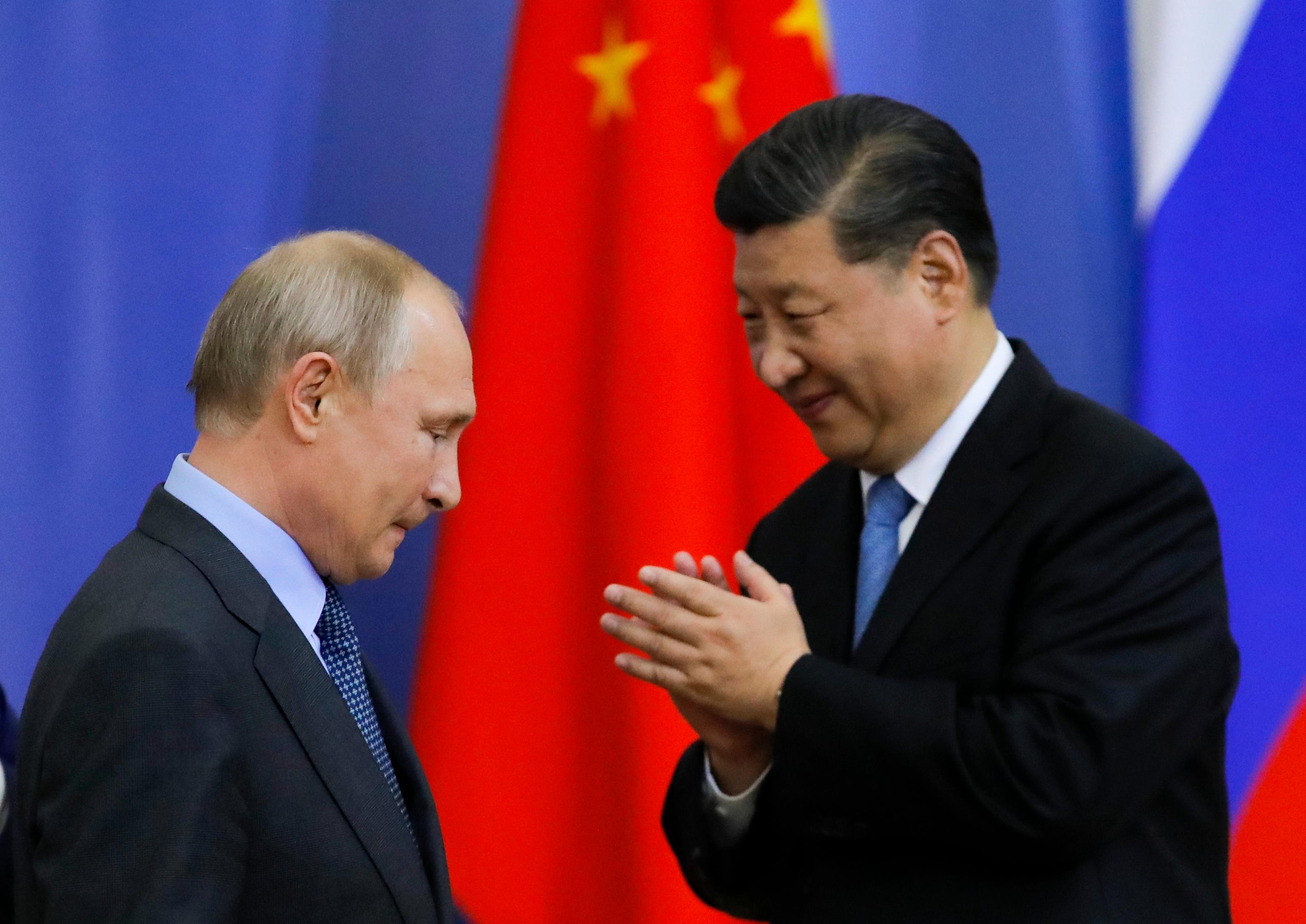 Presidentes russo, Vladimir Putin, e chin&ecirc;s, Xi Jinping, formaram uma frente comum para criticar o dom&iacute;nio econ&ocirc;mico americano
