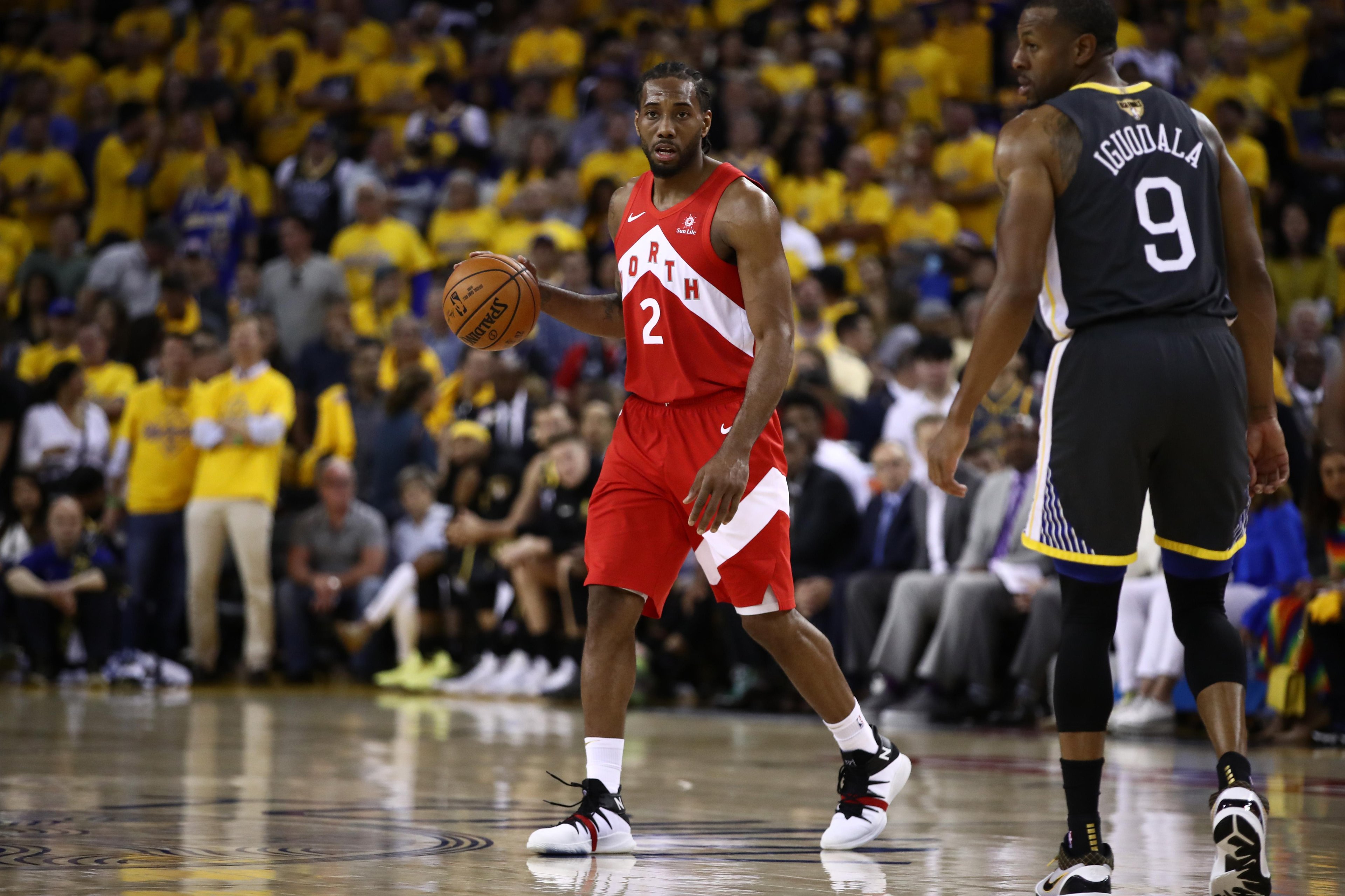 Kawhi Leonard comandou a vit&oacute;ria do Toronto Raptors na Calif&oacute;rnia