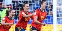 Jennifer Hermoso comemora após marcar para a Espanha