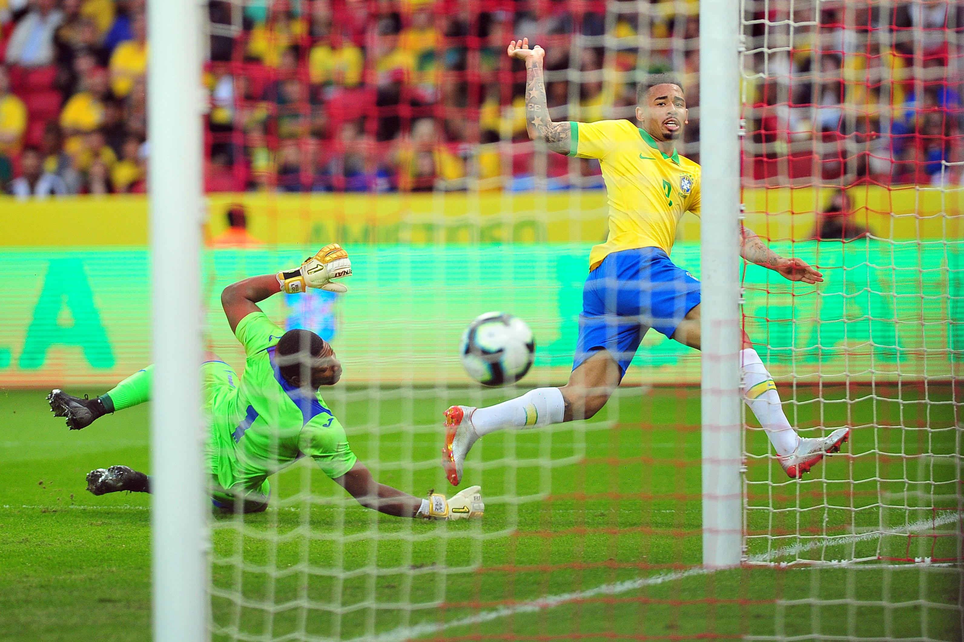 Gabriel Jesus marcou duas vezes contra Honduras