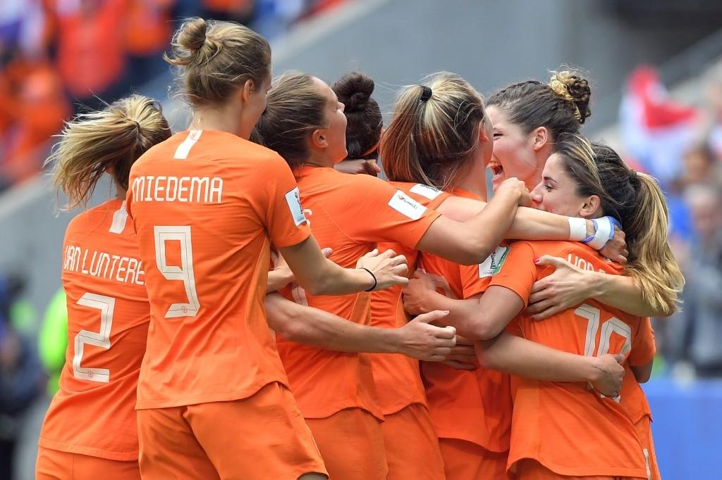 Holanda divide agora lideran&ccedil;a do Grupo E com Canad&aacute;