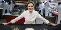 Com estilo peculiar, chef confeiteira admite ter sido alvo de críticas de colegas e clientes