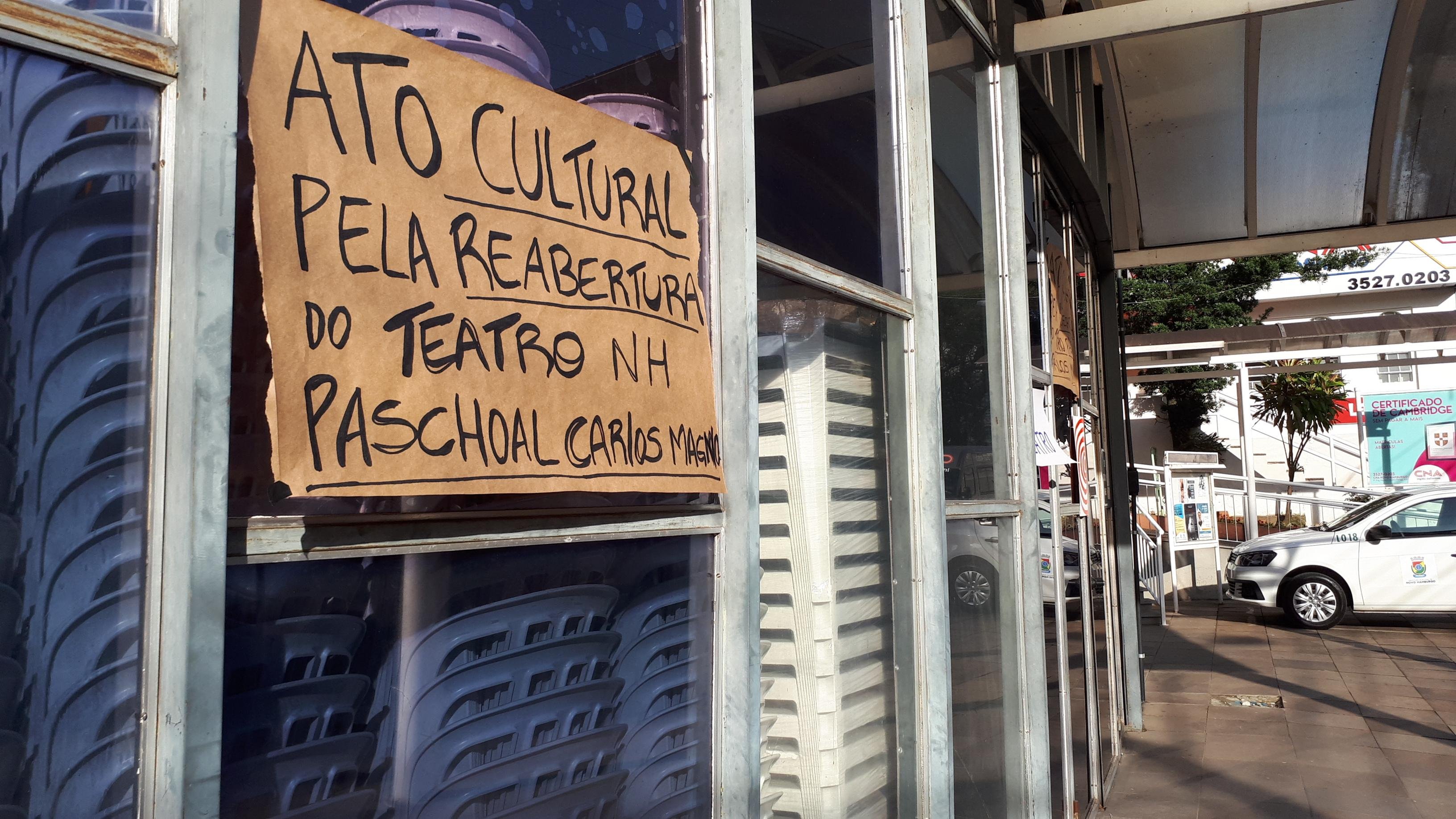 Demora na continuidade das obras de reforma de teatro motivou protesto em Novo Hamburgo